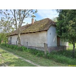 4483 Buj, Petőfi utca 15