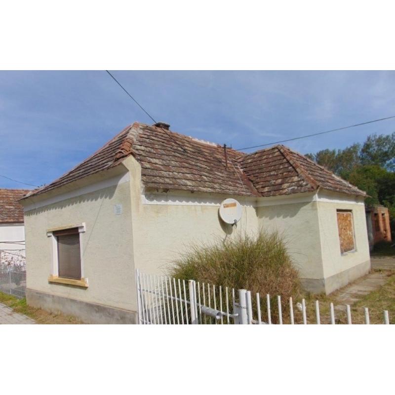 8557 Bakonyszentiván, Béke utca 8.