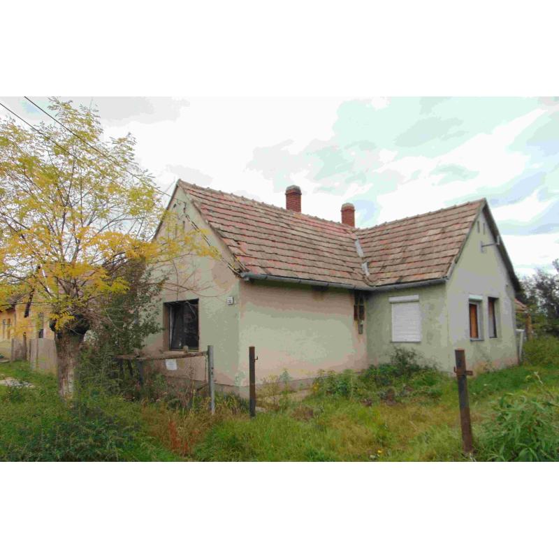 8716 Mesztegnyő, Béke utca 33.