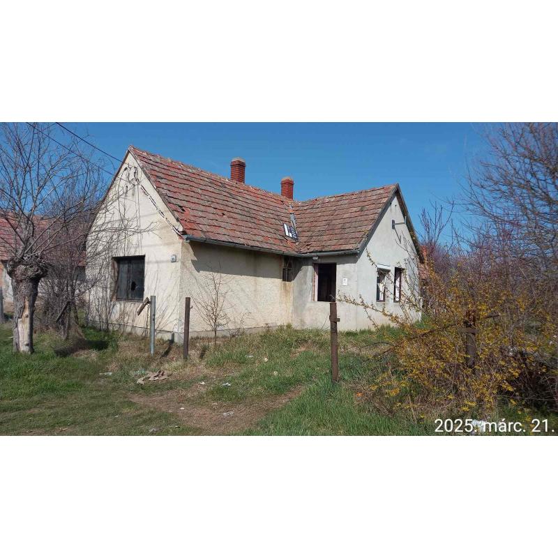 8716 Mesztegnyő, Béke utca 33.