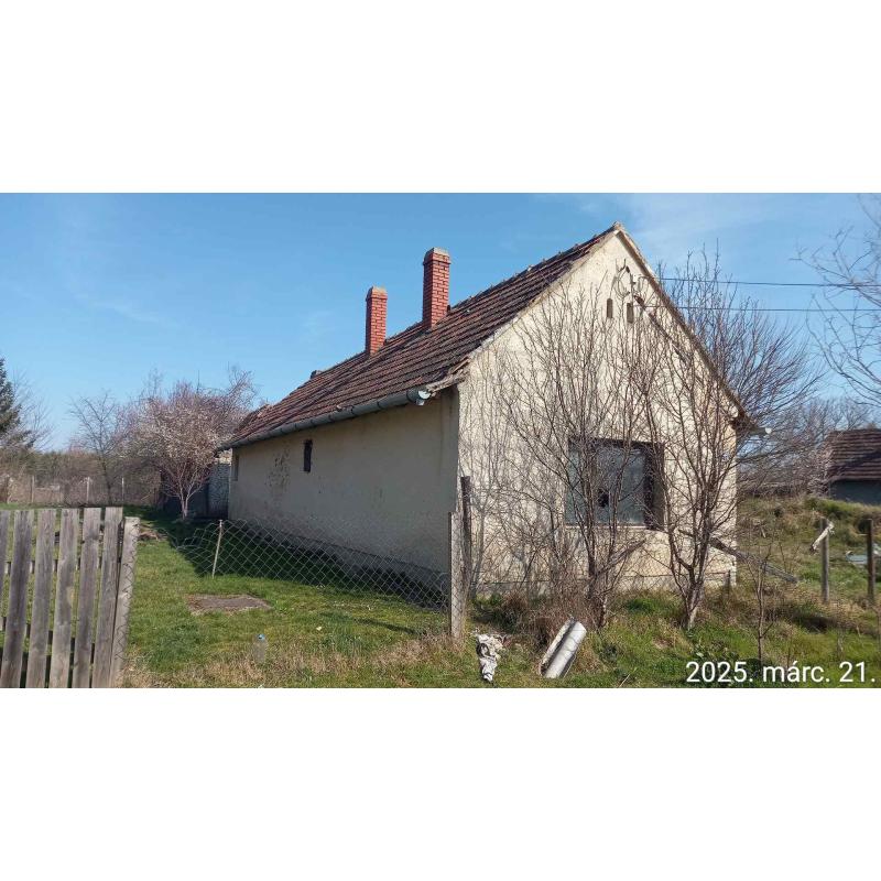 8716 Mesztegnyő, Béke utca 33.