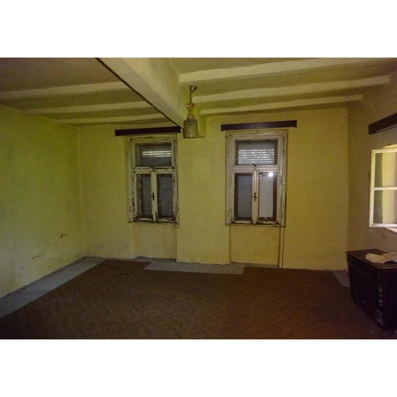 5630 Békés, Babilon sor 5.