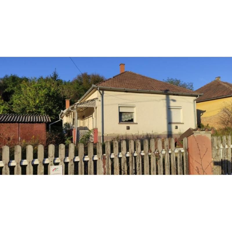 3127 Kazár, Május 1. út 6.