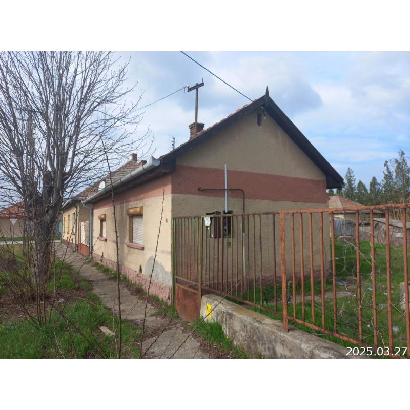 6050 Lajosmizse, Vásártér utca 4.