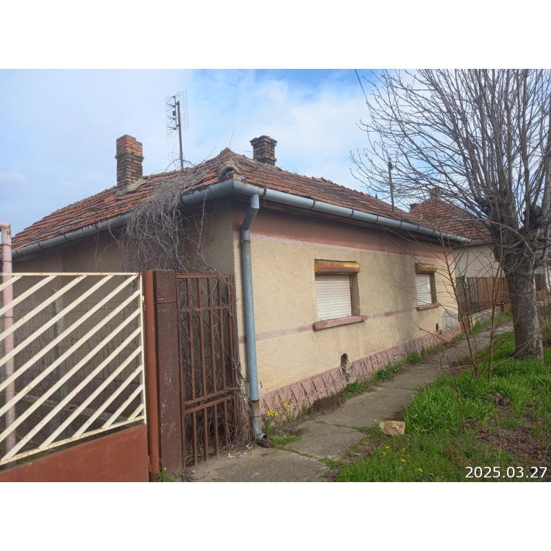 6050 Lajosmizse, Vásártér utca 4.