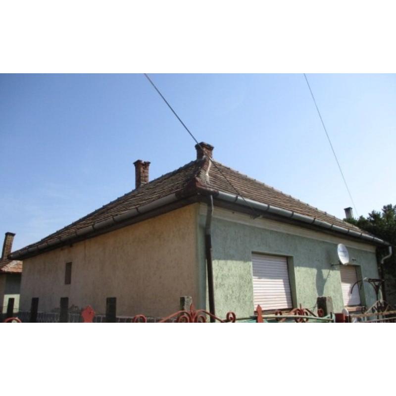 3924 Taktakenéz, Temető utca 15.