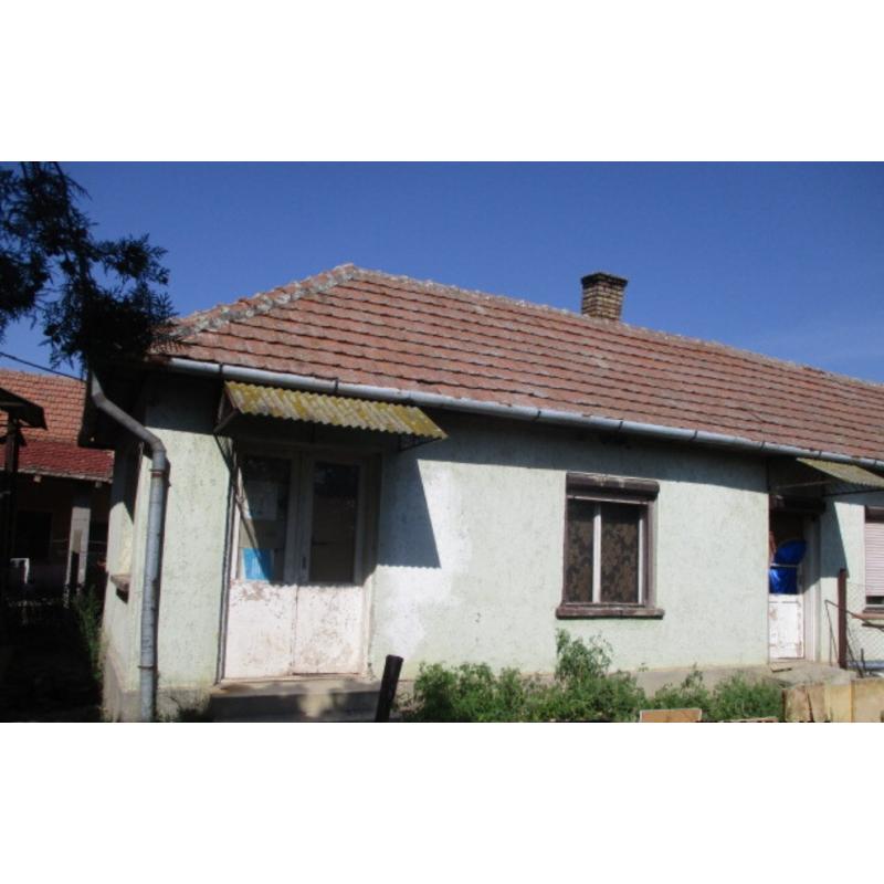 3924 Taktakenéz, Temető utca 15.