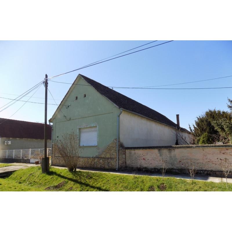 7775 Illocska, Fő utca 27