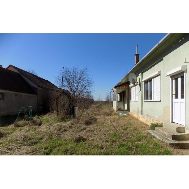 7775 Illocska, Fő utca 27