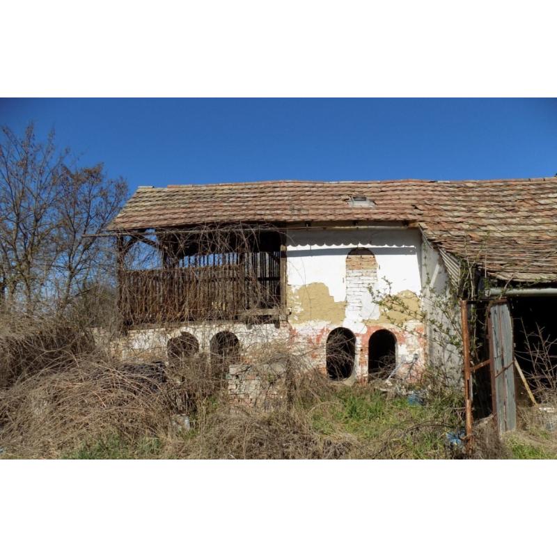 7775 Illocska, Fő utca 27