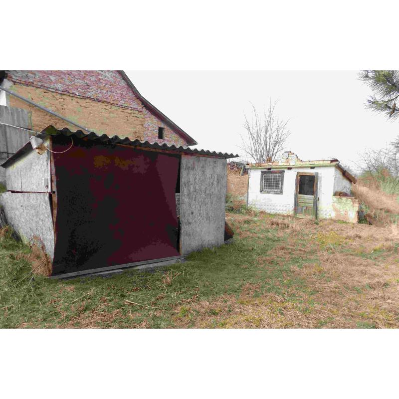 7300 Komló, Kisbattyán utca 9