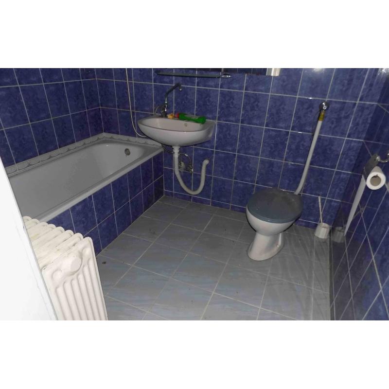 7300 Komló, Kisbattyán utca 9