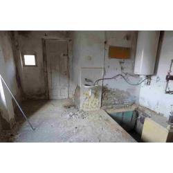 7300 Komló, Kisbattyán utca 9