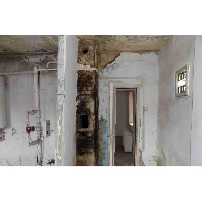 7300 Komló, Kisbattyán utca 9