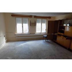 7300 Komló, Kisbattyán utca 9