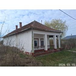 3386 Sarud, Csalogány utca 18